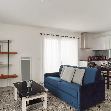 Bel Avec Balcon à 100m De La Mer à La Rochelle - Welkeys *